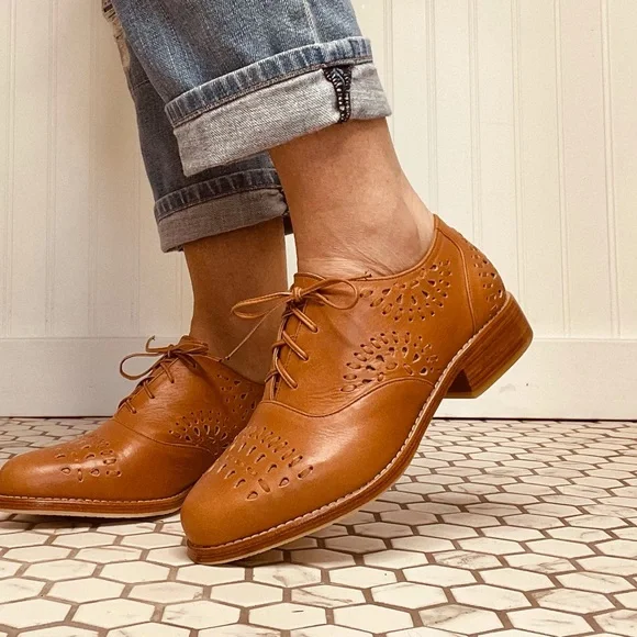 ELF Heartbreak Leather Oxfords size 8
Never worn - Picture 11 of 15